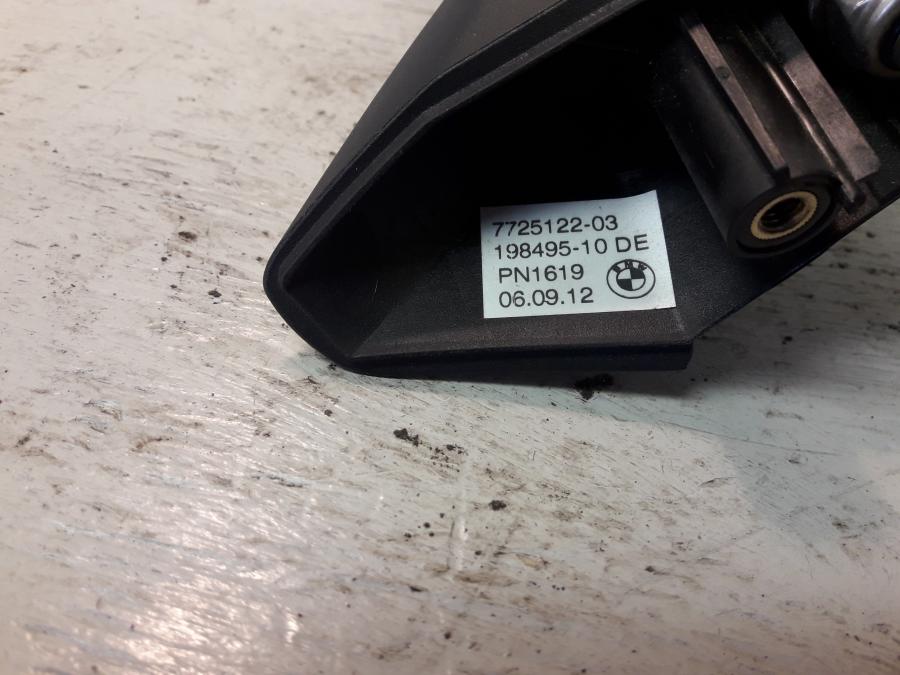 Höger sida på Backspegel från en BMW C 650 -2012 motorcykel.