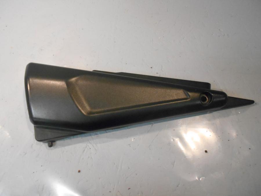 Framsidan på Sidopanel från en Yamaha FZS 1000 -2002 motorcykel.