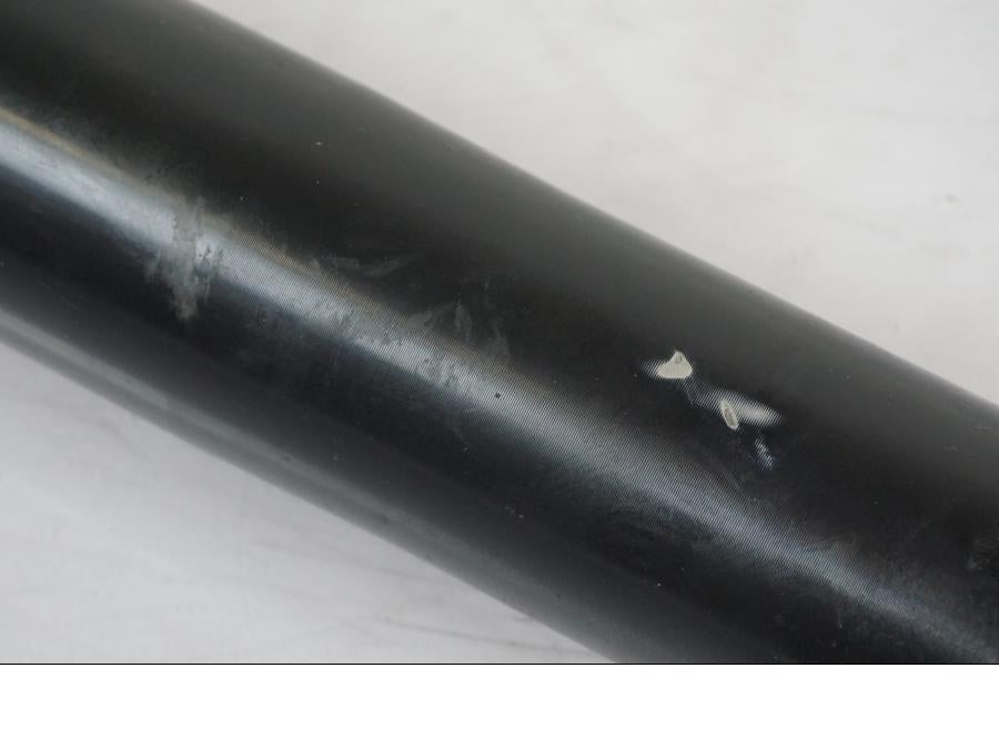 Snett nerifrån på Gaffelben från en Aprilia RS 125 -2000 motorcykel.