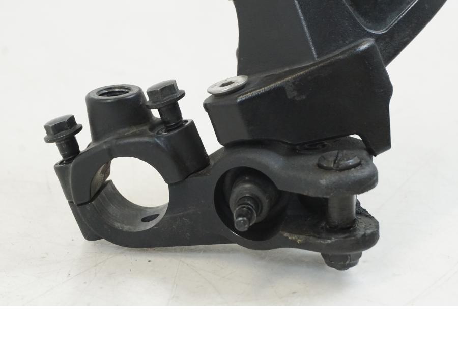 Höger sida på Bromshuvudcylinder från en Aprilia Tuono V4R -2011 motorcykel.