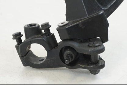 Höger sida på Bromshuvudcylinder från en Aprilia Tuono V4R -2011 motorcykel.