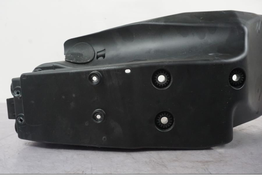 Extrabild4 på Undertail från en Ducati Multistrada V4 -2024 motorcykel.