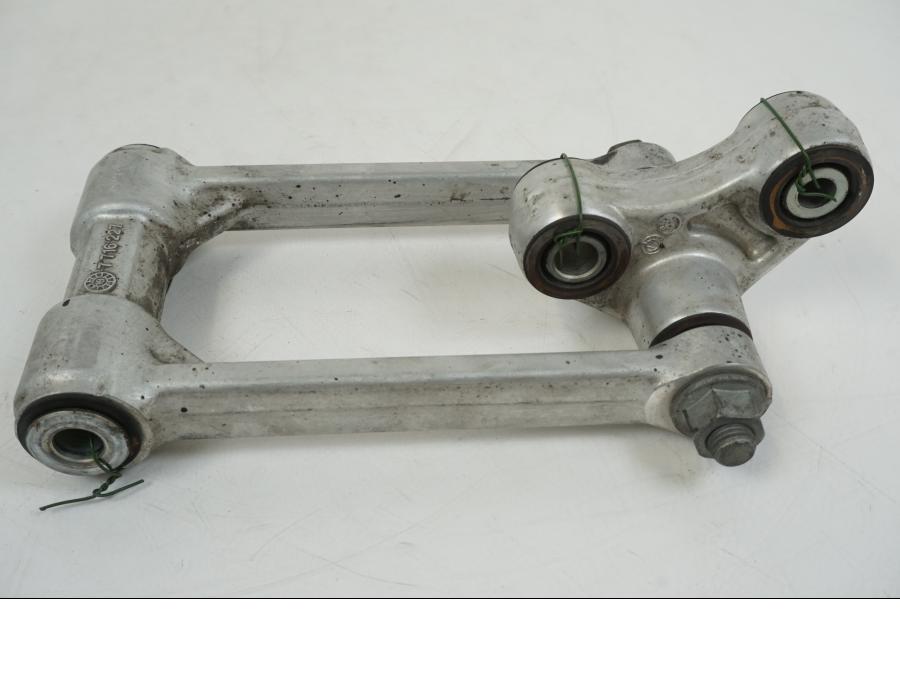 Snett uppifrån på Stötdämparlänkage från en BMW S 1000 R -2019 motorcykel.