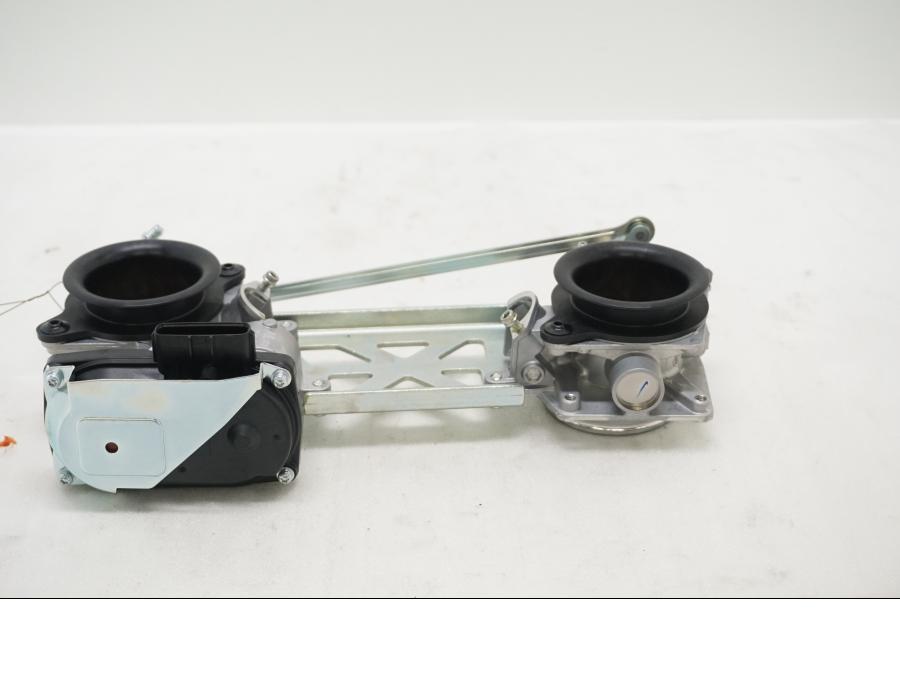 Baksidan på Spjällhus från en Ducati Hypermotard -2020 motorcykel.