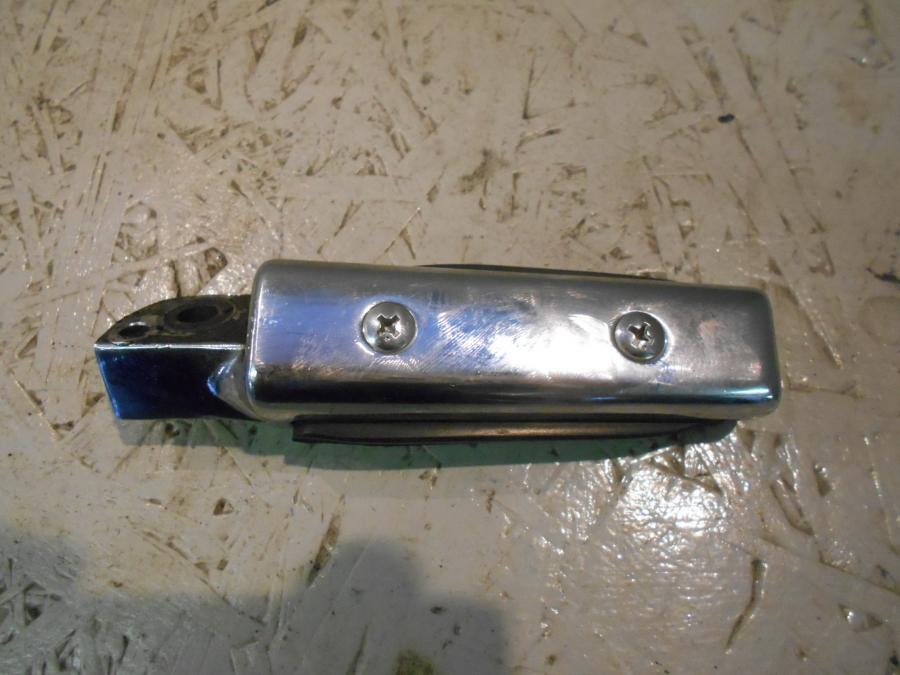 Baksidan på Fotpinne från en Suzuki VS 1400 -1998 motorcykel.