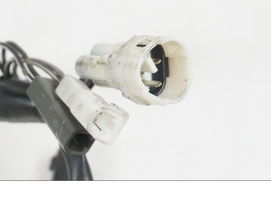 Vänster sida på Kablage från en Suzuki VZR 1800 -2009 motorcykel.