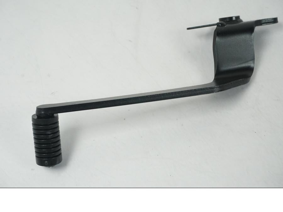 Vänster sida på Bromspedal från en Yamaha Tracer 700 GT -2024 motorcykel.