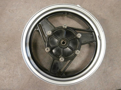 Framsidan på Fälg från en Kawasaki ZX-10 -1990 motorcykel.