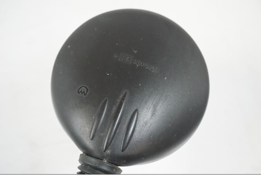 Snett nerifrån på Backspegel från en BMW F 650 CS -2002 motorcykel.