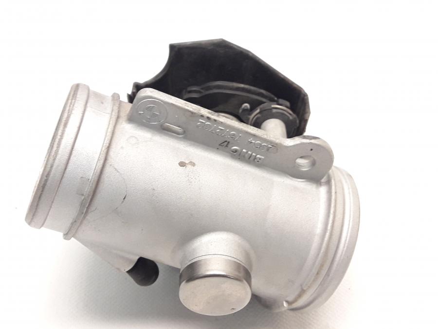 Baksidan på Spjällhus från en BMW R 1200 GS -2006 motorcykel.