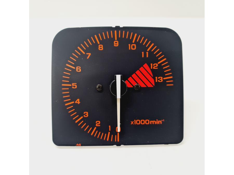 Framsidan på Varvräknare från en Honda VFR 750 -1988 motorcykel.