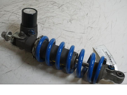 Framsidan på Stötdämpare från en Triumph Street Triple R -2011 motorcykel.