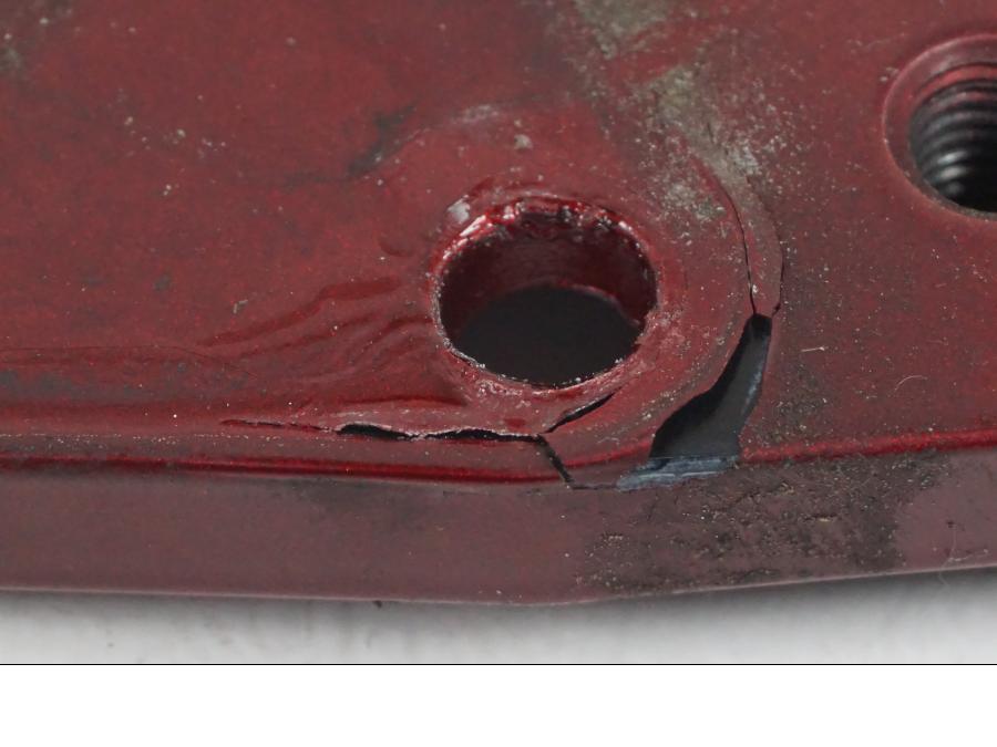 Extrabild2 på Fotpinnefäste inre från en H-D Softail FXCW Rocker -2008 motorcykel.