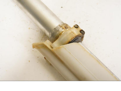 Höger sida på Gaffelben från en Kawasaki KLX 650 -1993 motorcykel.