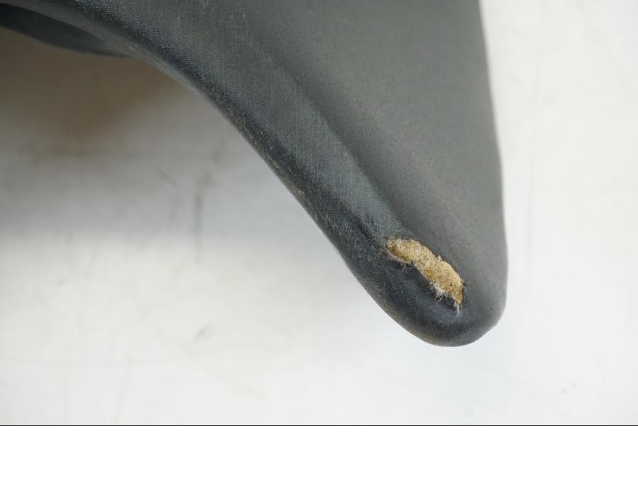 Extrabild1 på Sadel från en Yamaha YZF 1000 R1 -2004 motorcykel.