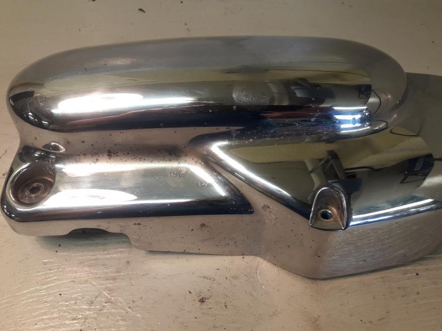 Baksidan på Motorkåpa från en Yamaha XVS 1100 -2001 motorcykel.