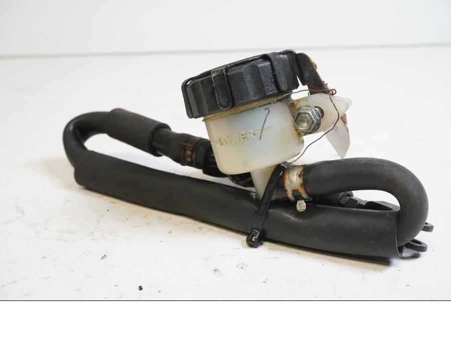 Framsidan på Bromshuvudcylinder från en Yamaha XTZ 750 -1992 motorcykel.