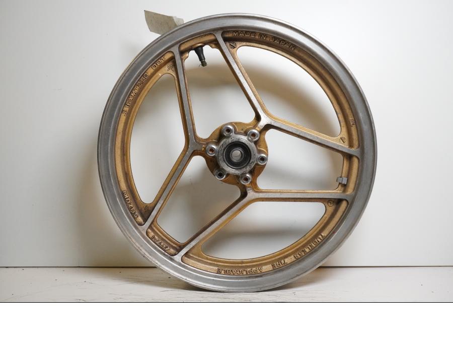 Framsidan på Fälg från en Suzuki GSX 1100 EF -1984 motorcykel.