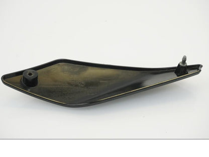 Snett uppifrån på Sidkåpa från en KTM 690 Duke -2012 motorcykel.