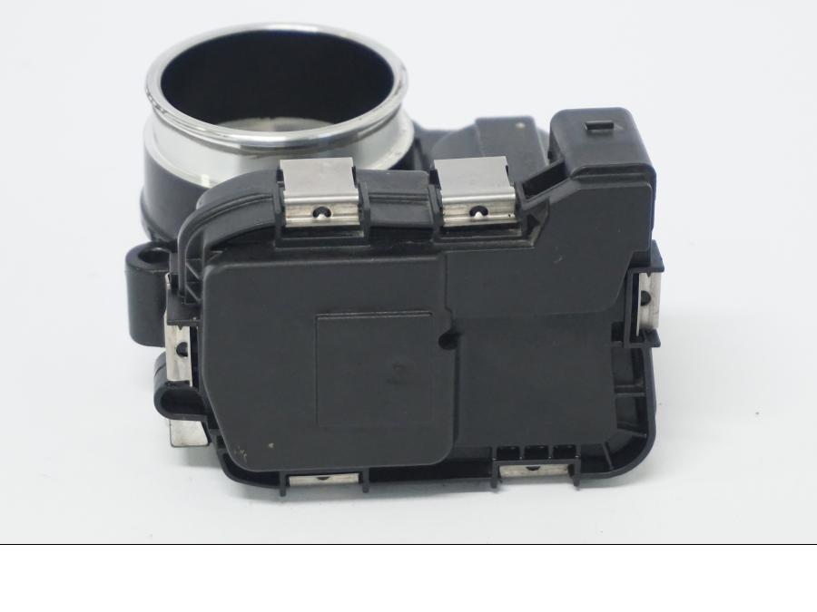 Höger sida på Spjällhus från en BMW R 1250 GS -2022 motorcykel.