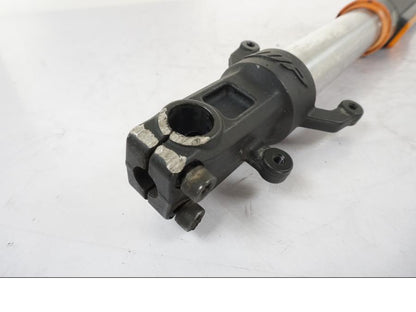 Baksidan på Gaffelben från en KTM 125 Duke -2017 motorcykel.