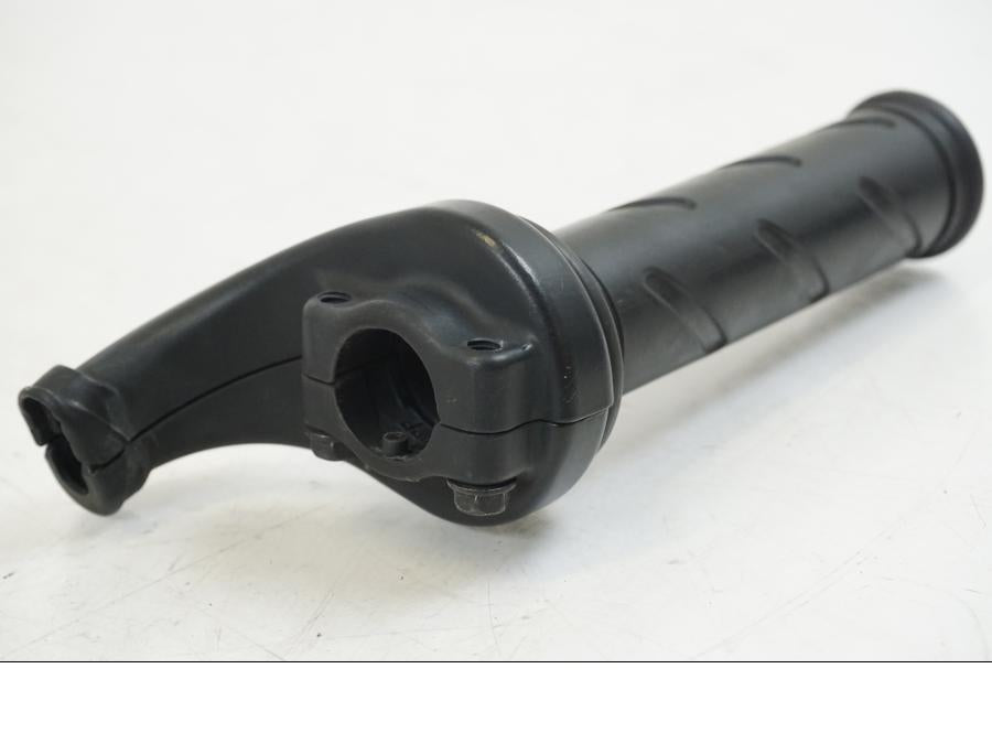 Vänster sida på Gasklo från en Ducati Streetfighter S -2011 motorcykel.