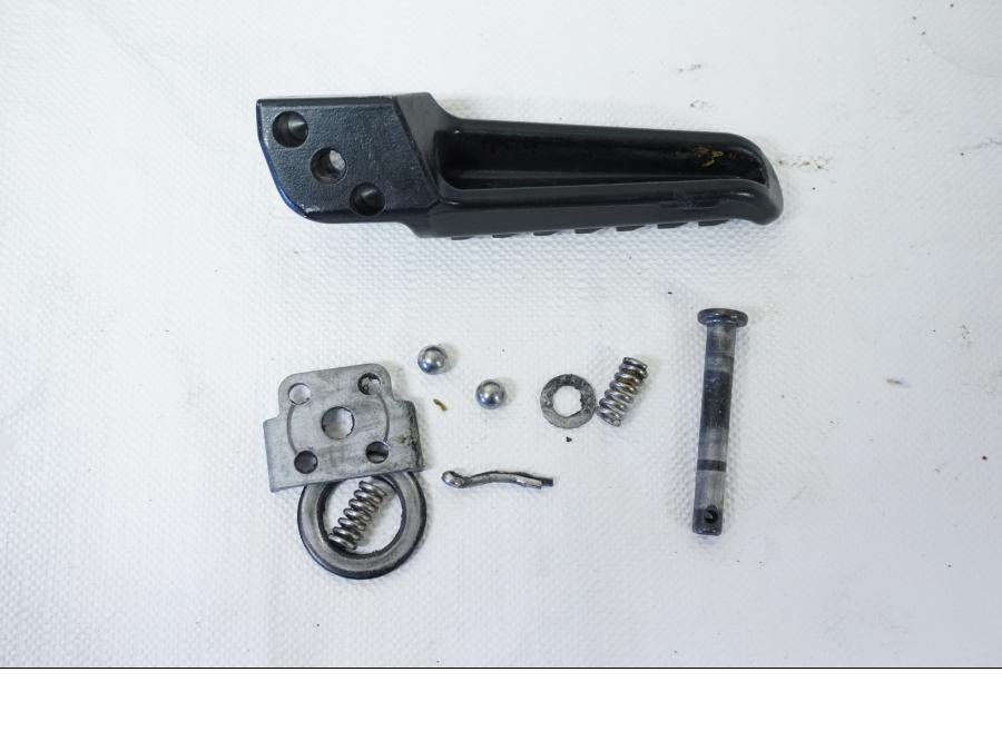 Baksidan på Fotpinne från en Kawasaki Z 800 -2013 motorcykel.