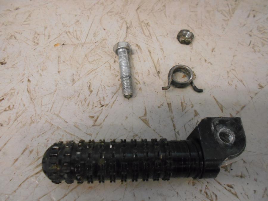 Framsidan på Fotpinne från en BMW S 1000 RR -2017 motorcykel.