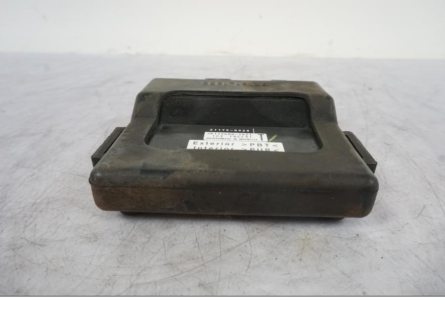 Höger sida på CDI / ECU från en Kawasaki Versys 650 -2014 motorcykel.