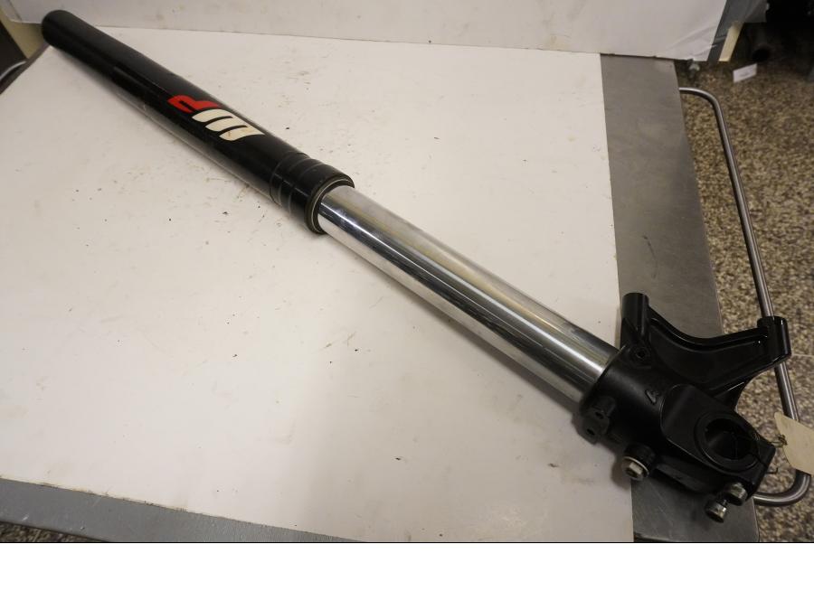 Framsidan på Gaffelben från en KTM 690 SMC -2009 motorcykel.