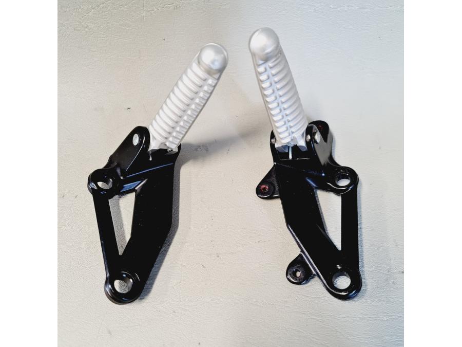 Baksidan på Fotpinne från en Ducati Streetfighter 1098 -2008 motorcykel.