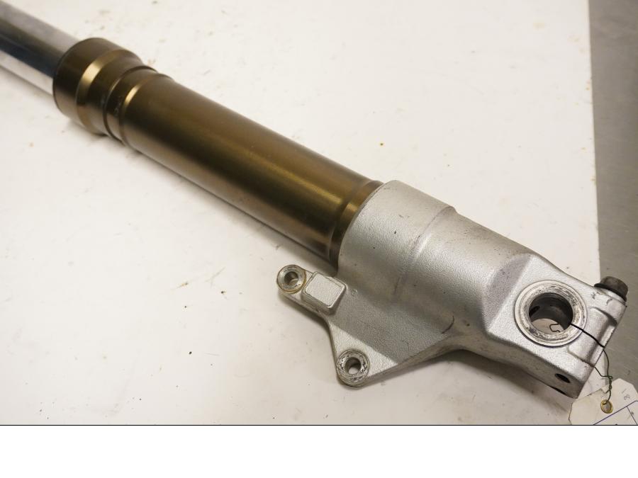 Baksidan på Gaffelben från en Honda CBR 900 RR -1993 motorcykel.