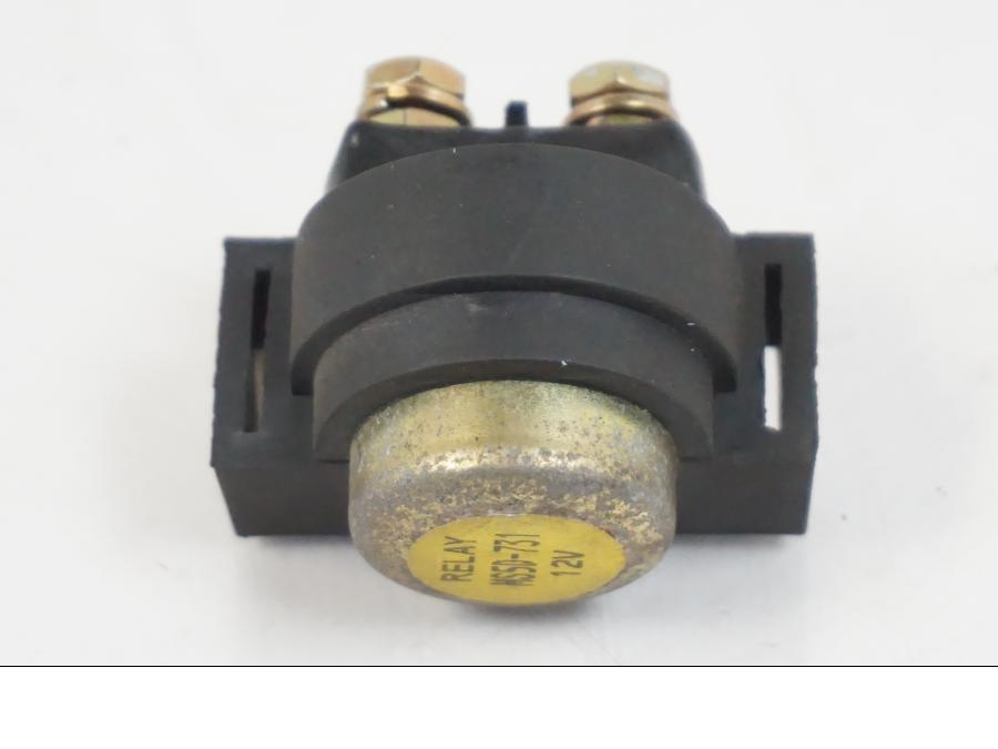 Baksidan på Startrelä från en BMW F 650 CS -2002 motorcykel.