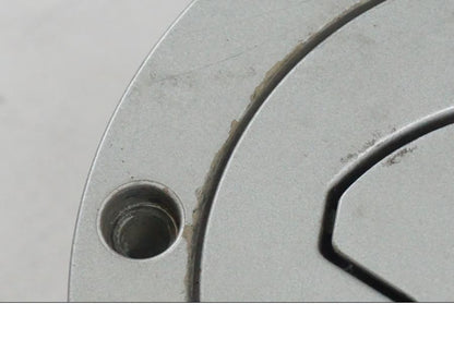 Snett uppifrån på <p>Låssats från BMW K 1200 RS 1998.</p>

<p>Tändningslås, 1st nyckel, tanklock och sadellås.</p> motorcykel.