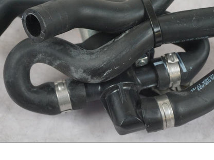 Snett nerifrån på Second Air från en KTM 1290 Super Duke R -2022 motorcykel.