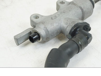 Vänster sida på Bromshuvudcylinder från en Honda VFR 800 -2003 motorcykel.