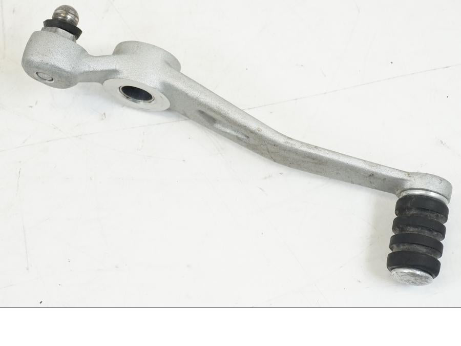 Framsidan på Växelpedal från en Triumph Speed Triple -2021 motorcykel.