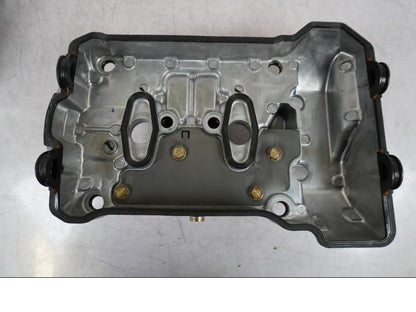 Höger sida på Ventilkåpa från en Honda VFR 800 -2005 motorcykel.