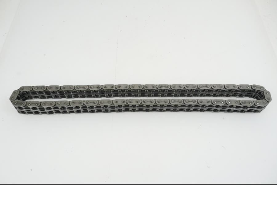 Framsidan på Kedja från en H-D Touring Road King Custom FLHRSI -2004 motorcykel.