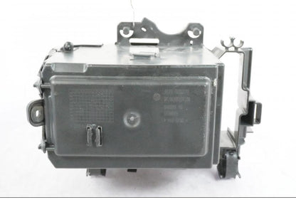 Snett uppifrån på Batterihållare från en BMW R 1250 GSA -2021 motorcykel.