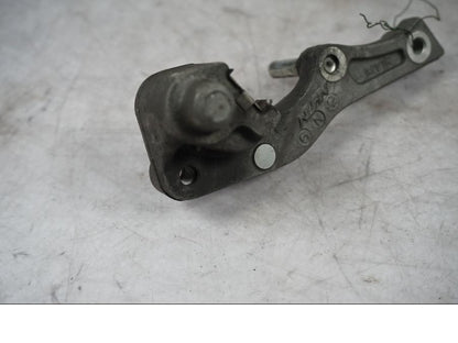 Baksidan på Bromsoksfäste från en Honda XL 650 V -2007 motorcykel.