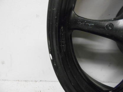 Vänster sida på Fälg från en Yamaha XJ 6 -2011 motorcykel.