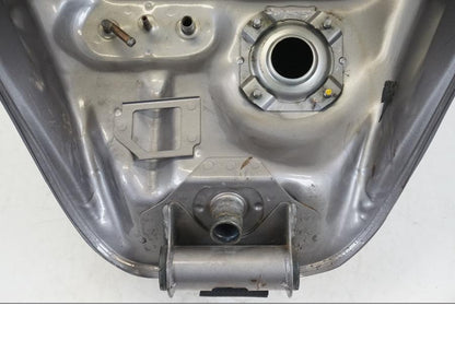 Extrabild6 på Bensintank från en Honda ST 1300 -2002 motorcykel.