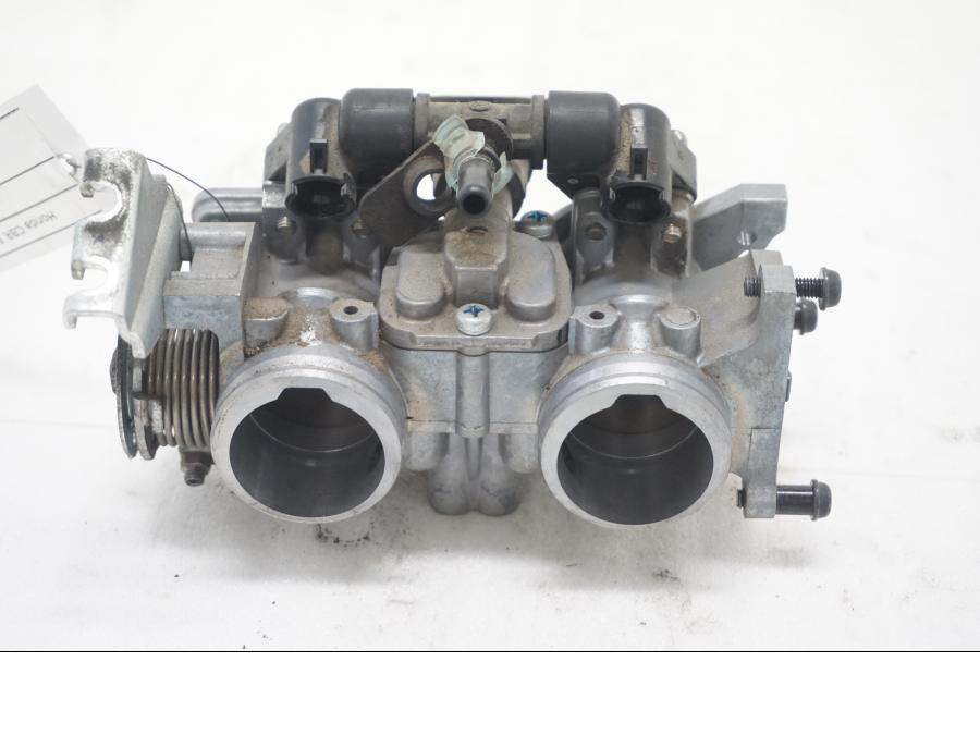 Baksidan på Spjällhus från en Honda CBR 500 R -2013 motorcykel.