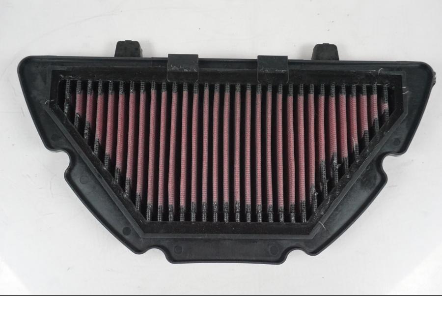 Snett uppifrån på Luftfilter från en Yamaha YZF 1000 R1 -2007 motorcykel.