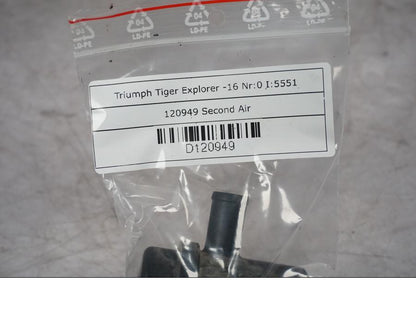 Vänster sida på Second Air från en Triumph Tiger Explorer -2016 motorcykel.