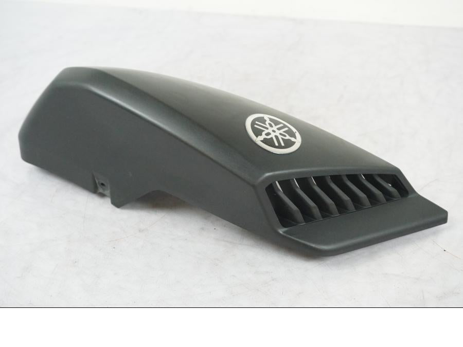 Vänster sida på Sidkåpa från en Yamaha MT 125 -2017 motorcykel.