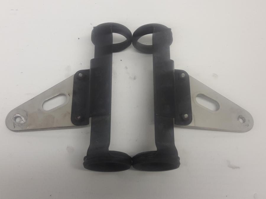 Höger sida på Strålkastarfäste från en Suzuki SV 1000 -2004 motorcykel.