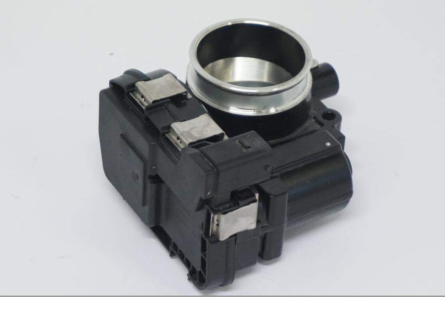 Baksidan på Spjällhus från en BMW R 1250 GS -2022 motorcykel.