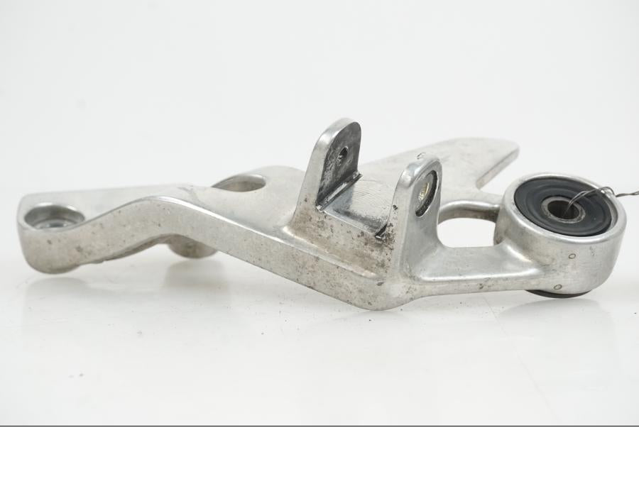 Baksidan på Fotpinnefäste från en Yamaha XJ 900 -1997 motorcykel.